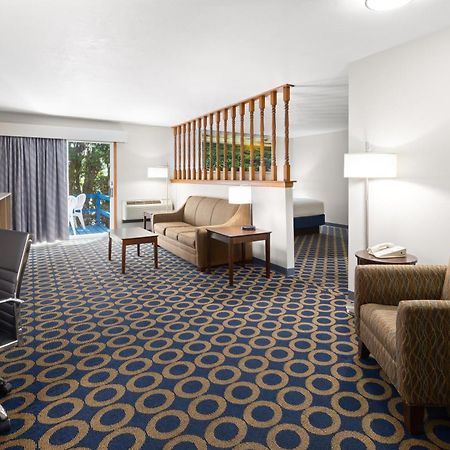 Days Inn By Wyndham Wauseon Exterior photo