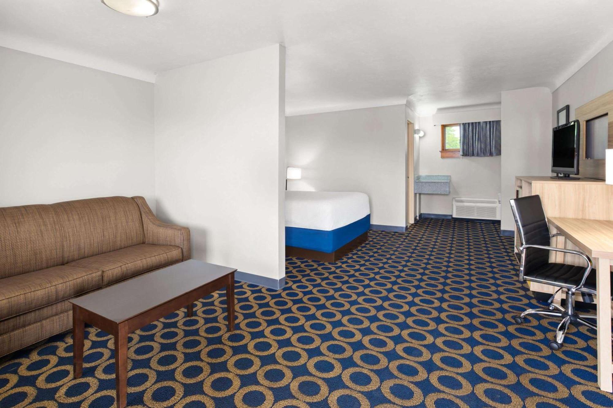 Days Inn By Wyndham Wauseon Exterior photo